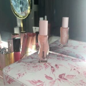Gisou Pink Glossy Lip Gloss